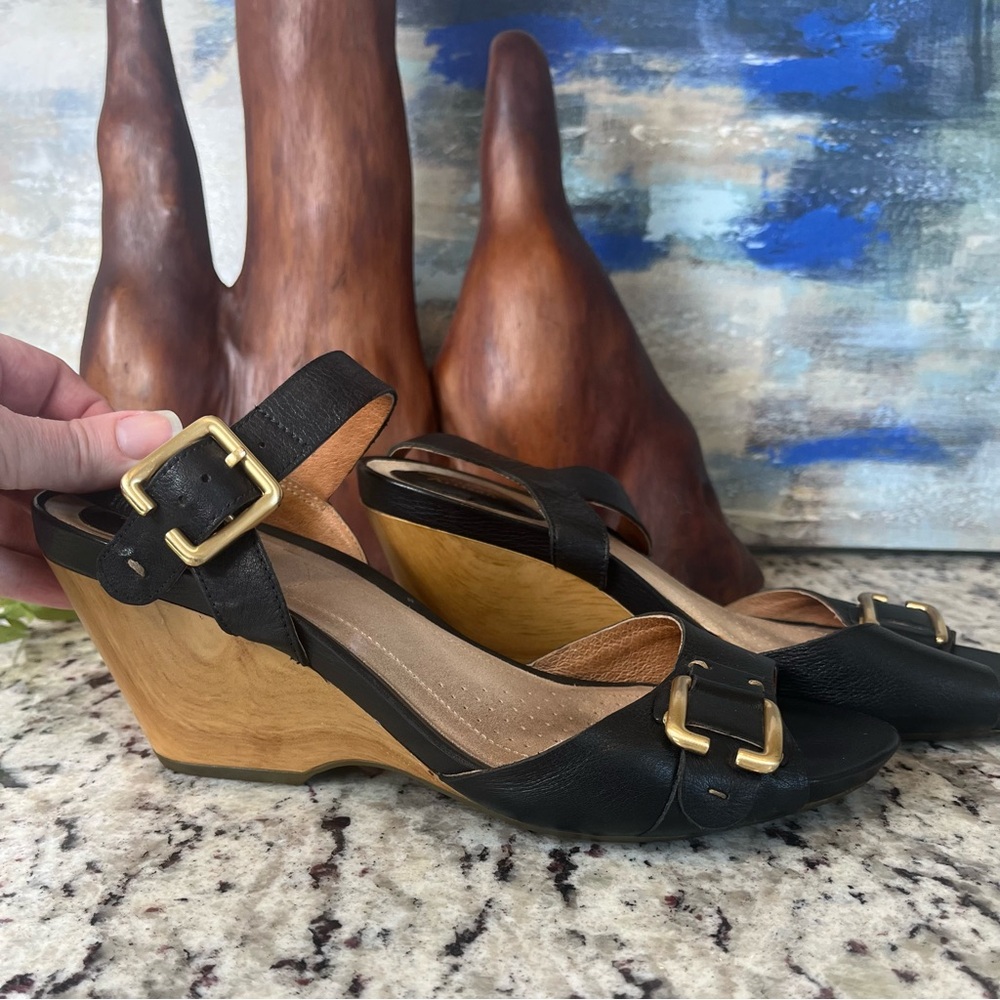 Clark’s Artisan Wedge Sandals - Picture 6 of 10